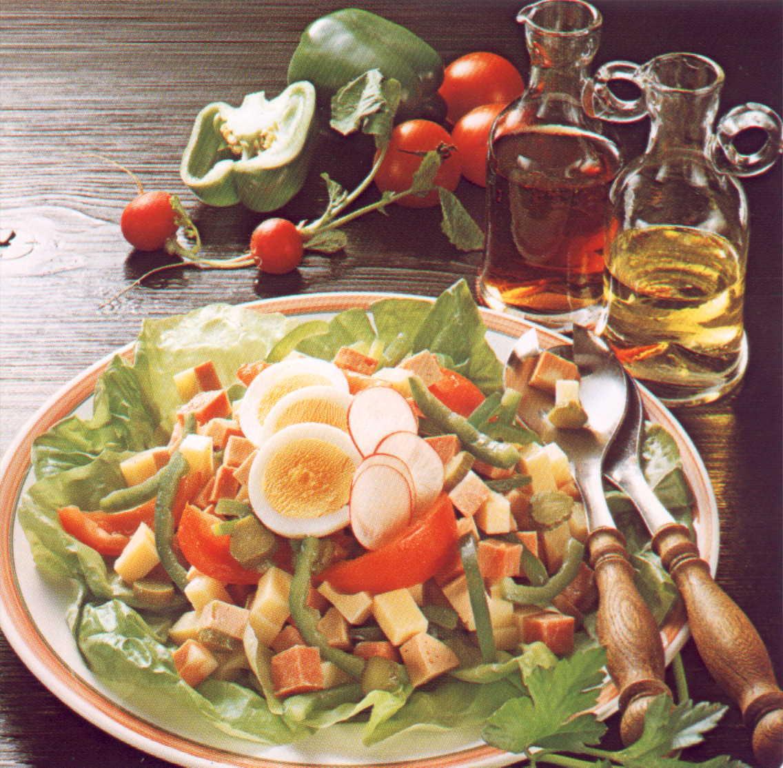 Masový salát se zeleninou