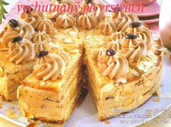 Mandlový piškotový dort s moka krémem