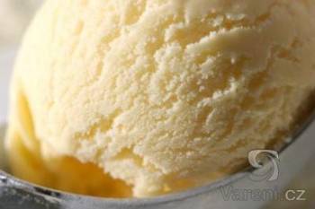 Vanilková zmrzlina s ananasem