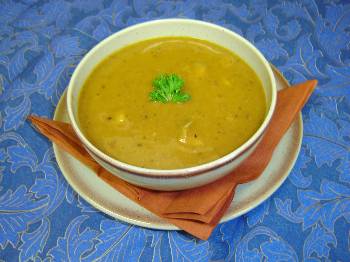 Gulášová  s  kuřecím  masem