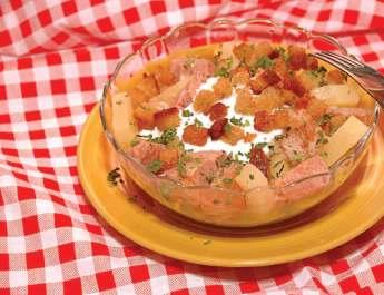 Zelný salát s masem a ananasem