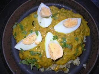 Karí s vařeným vejcem